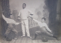1901, photo of a French fencing master and two pupils